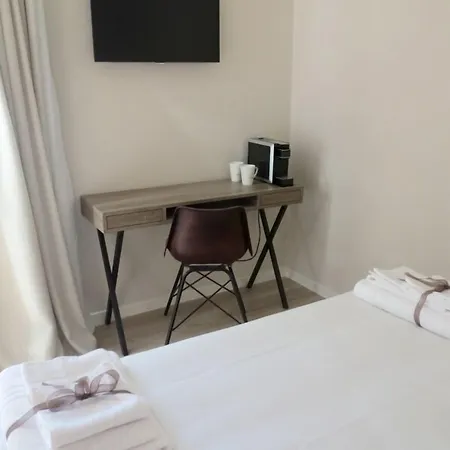 Gatto Bianco Le Terrazze 3* باري