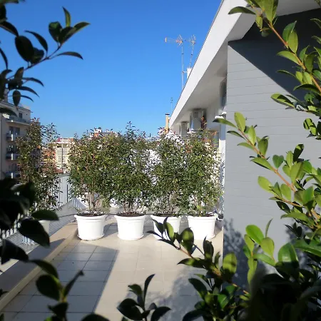 Guest house Gatto Bianco Le Terrazze 2*